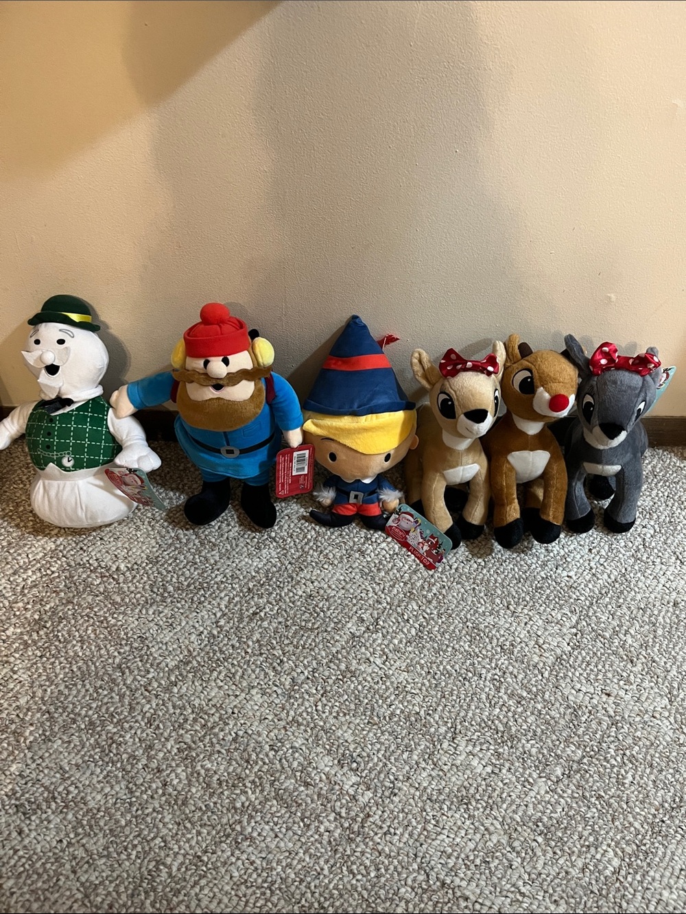 Rudolph the Red Nosed Reindeer Plush and Holiday Character Toy Set of 6